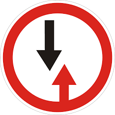 Дорожній знак 2.5 (І тип) Перевага зустрічного руху